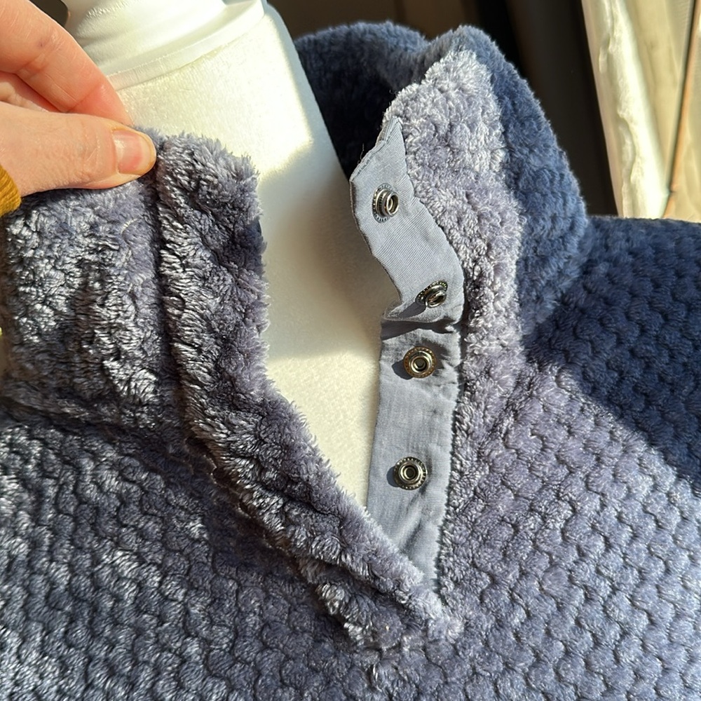 Eddie Bauer women’s medium super fuzzy pullover - Picture 2 of 5